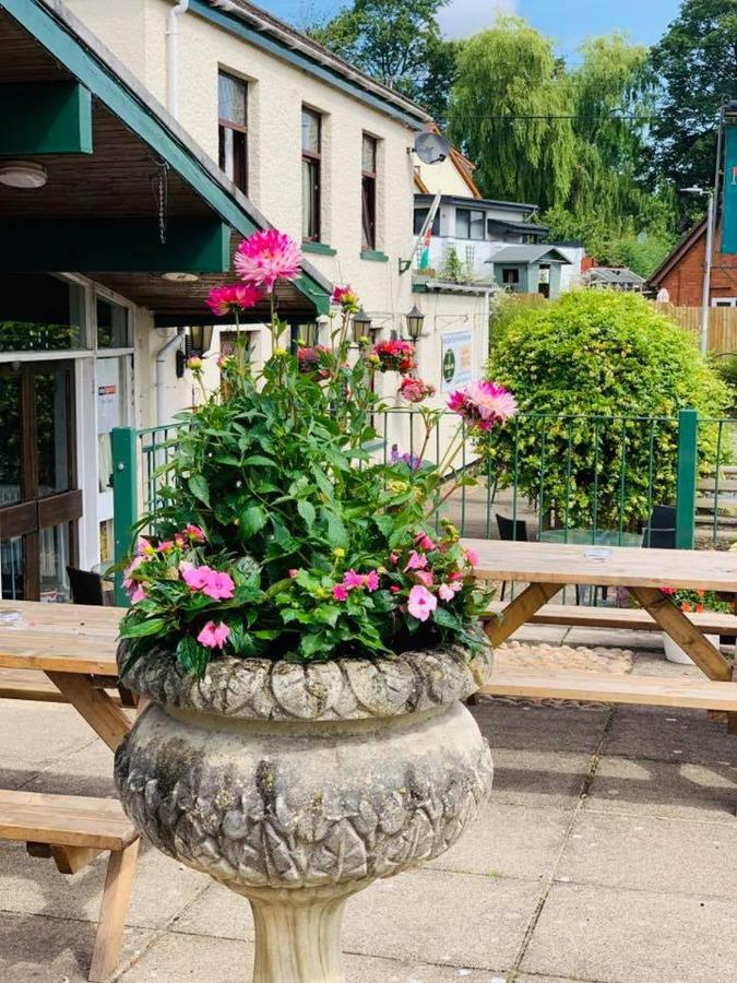 Milton Hotel Llanwern Village نيوبورت المظهر الخارجي الصورة
